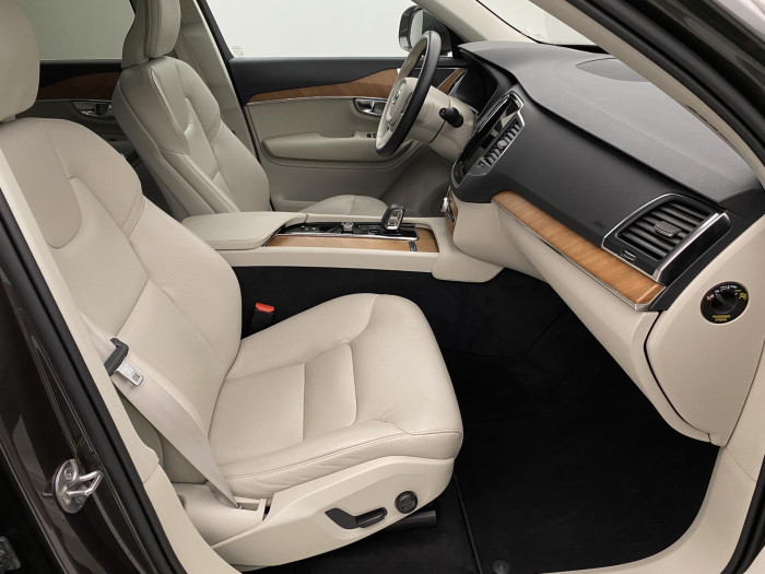 Volvo XC90 B5 AWD MOMENTUM REZERVACE 2.0 Momentum