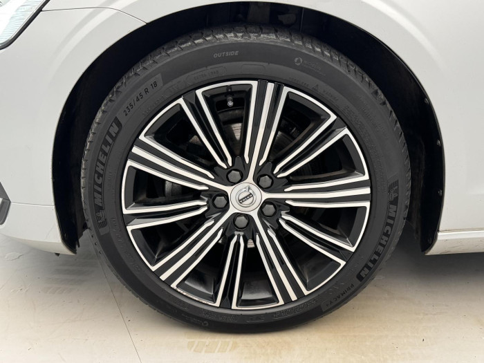 Volvo V60 B4 INSCRIPTION AUT REZERVACE