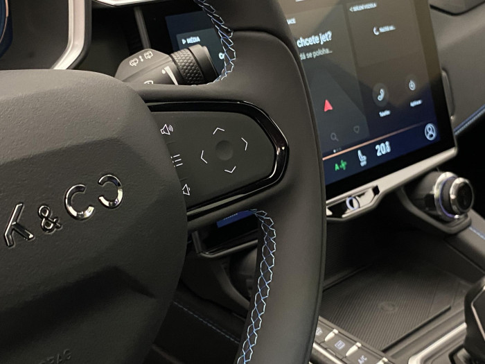 Lynk & Co 01 PHEV DCT AUT 1.maj REZERVACE