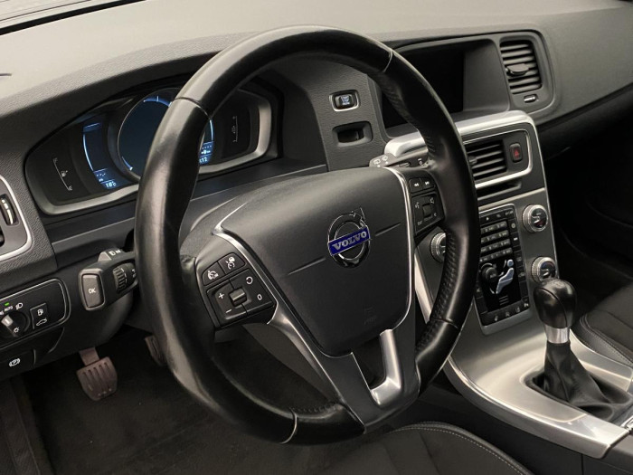 Volvo V60 D2 MOMENTUM NAVIGACE REZERVACE 1.6 d Momentum