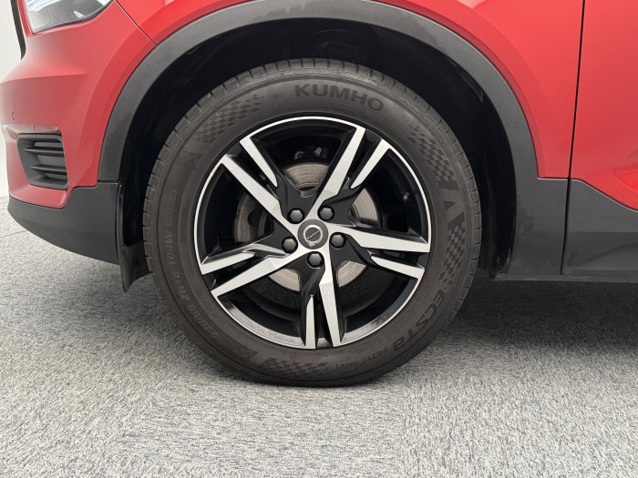 Volvo XC40 T3 R-DESIGN AUT REZERVACE