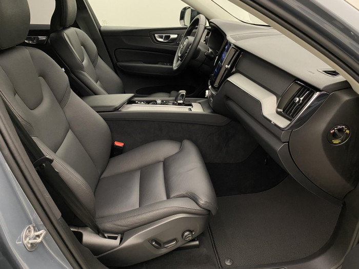Volvo XC60 B4 AWD PLUS DARK AUT 1.maj