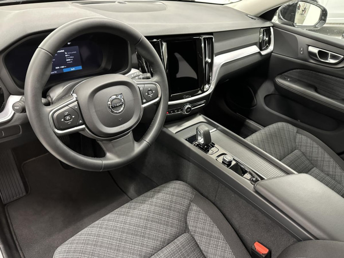 Volvo V60 B3 CORE AUT REZERVACE