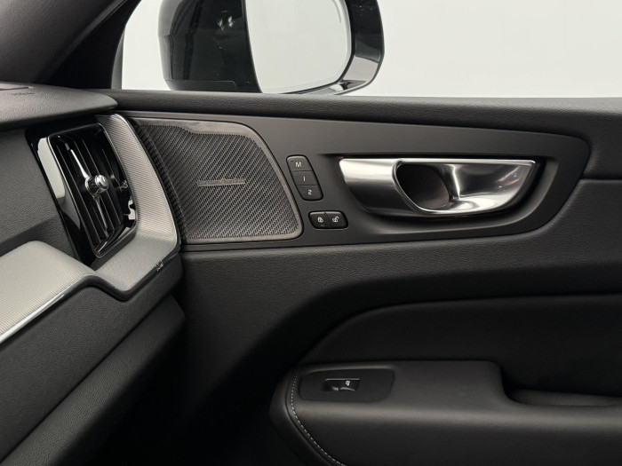 Volvo XC60 B5 AWD BLACK EDITION AUT 2.0 Edition