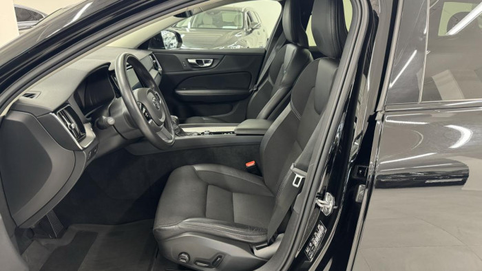 Volvo V60 CROSS COUNTRY D4 AWD REZERVACE 2.0 d