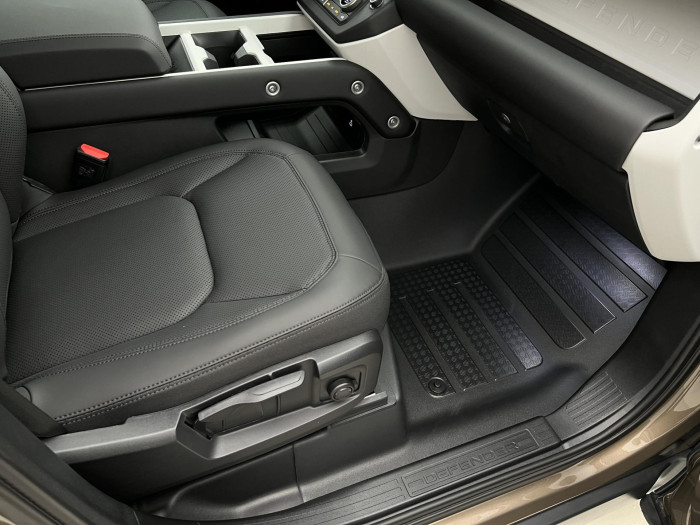 Land Rover Defender 110 D200 S AWD Aut REZERVACE 3.0 d