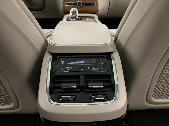 Volvo XC90 B6 AWD INSCRIPTION REZERVACE