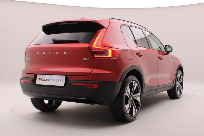 Volvo XC40 B4 DARK PLUS REZERVACE