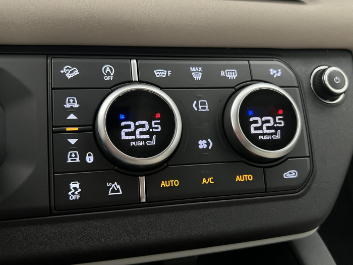 Land Rover Defender D250 SE AWD AUT CZ 3.0 d SE