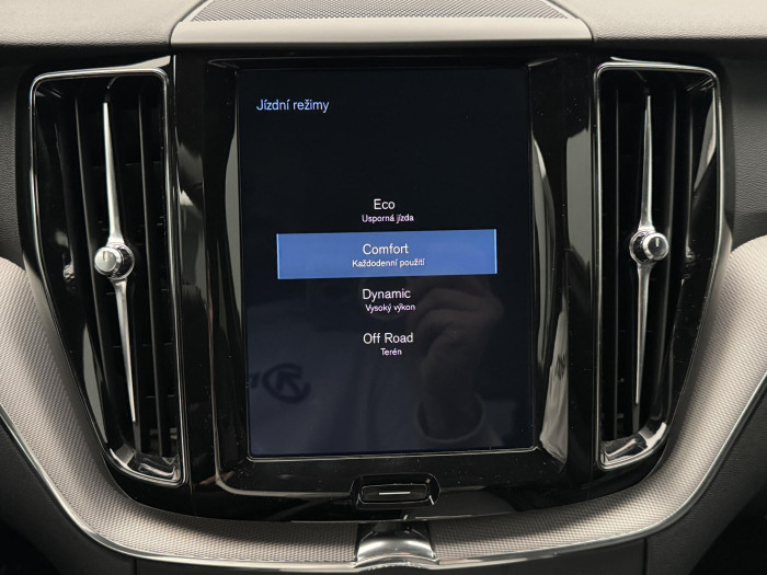 Volvo XC60 B5 AWD R-DESIGN AUT