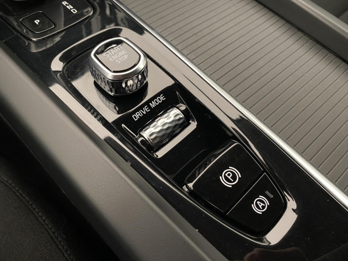 Volvo XC60 B4 AWD MOMENTUM AUT CZ 2.0 Momentum