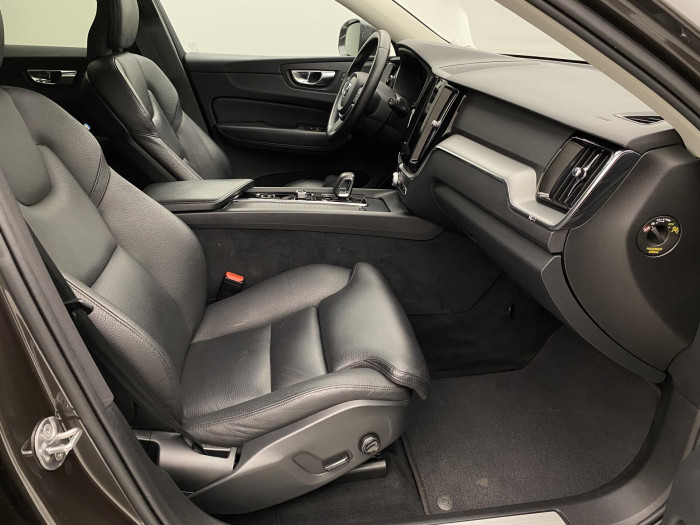 Volvo XC60 B5 AWD MOMENTUM AUT 2.0 Momentum