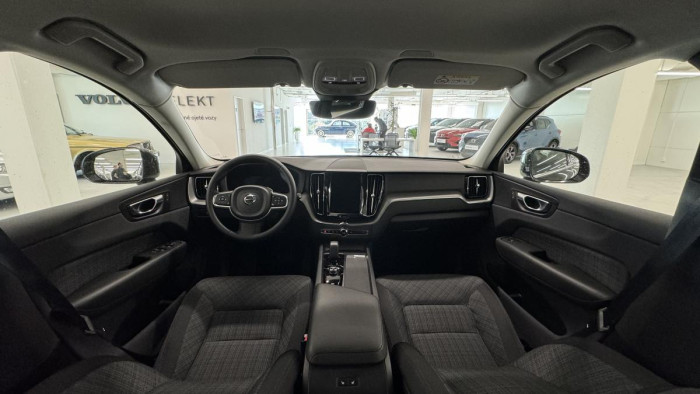 Volvo XC60 B4 MOMENTUM AUT REZERVACE 2.0 Momentum