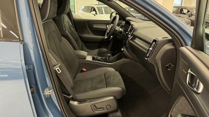 Volvo XC40 B3 ULTIMATE DARK REZERVACE