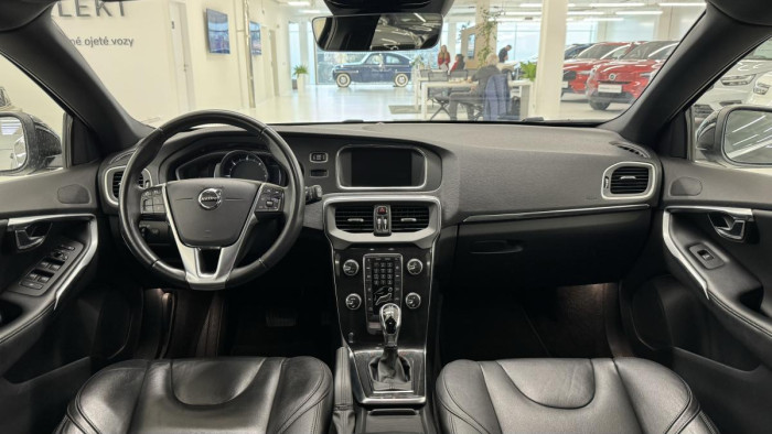 Volvo V40 D2 INSCRIPTION REZERVACE 2.0 d