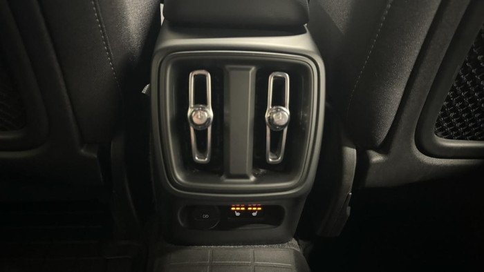 Volvo XC40 B4 MOMENTUM REZERVACE 2.0 Momentum