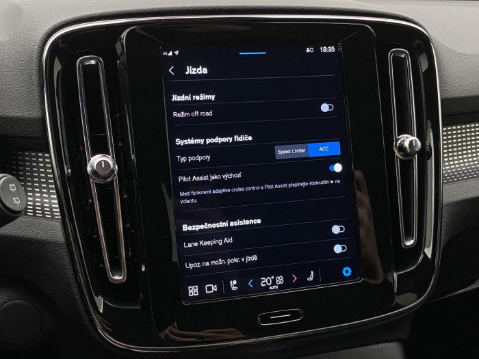 Volvo XC40 P6 RECHARGE ČR 69kWh REZERVACE