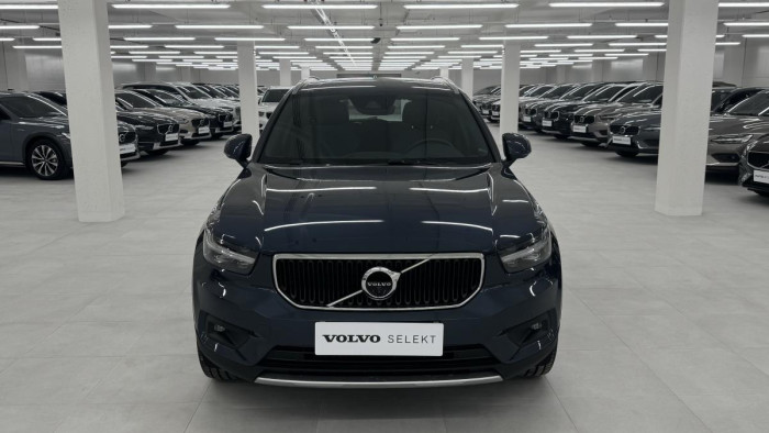 Volvo XC40 B4 MOMENTUM REZERVACE 2.0 Momentum