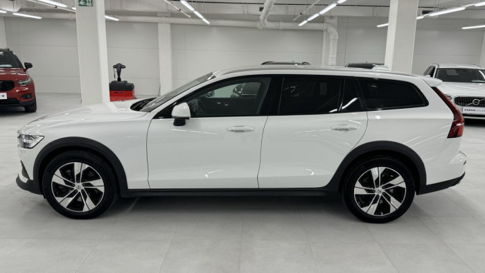 Volvo V60 CROSS COUNTRY REZERVACE