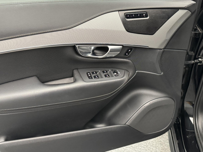 Volvo XC90 B5 AWD R-DESIGN REZERVACE