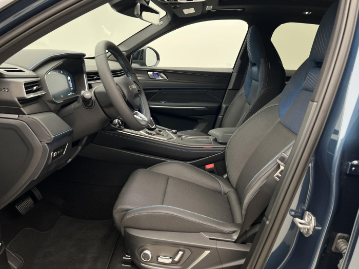 Lynk & Co 01 PHEV DCT AUT 1.maj.