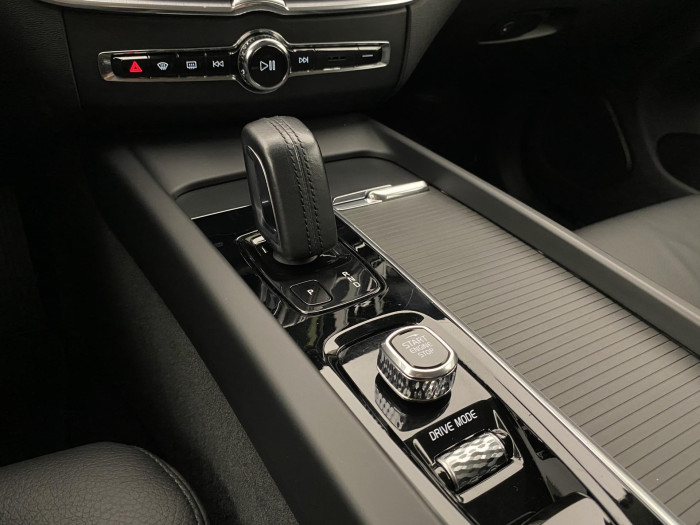 Volvo XC60 B4 AWD MOMENTUM AUT 2.0 Momentum