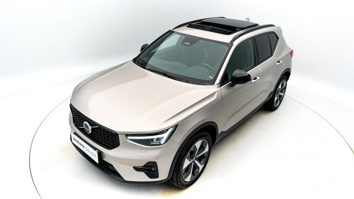 Volvo XC40 B4 ULTIMATE DARK REZERVACE