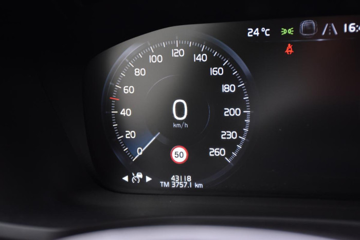 Volvo V60 B4 INSCRIPTION AUT REZERVACE