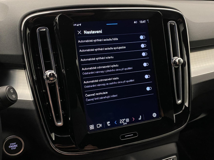 Volvo XC40 B3 DARK PLUS AUT CZ