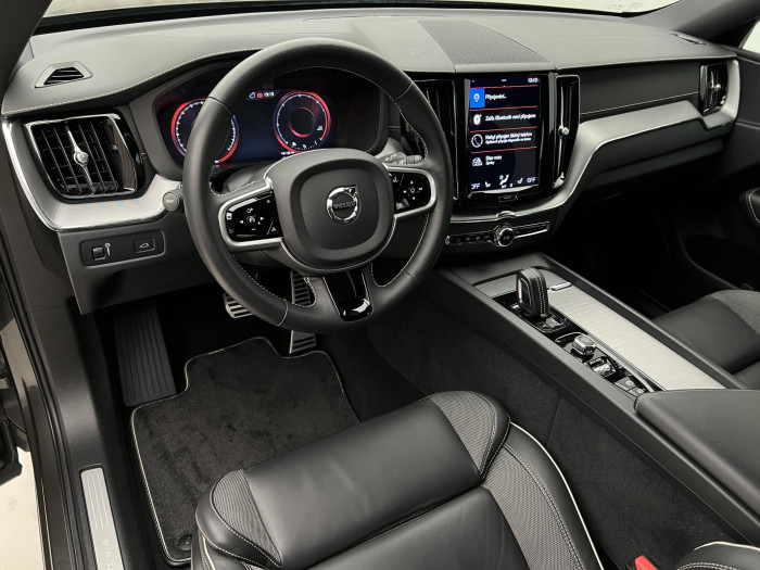 Volvo XC60 B5 AWD R-DESIGN AUT