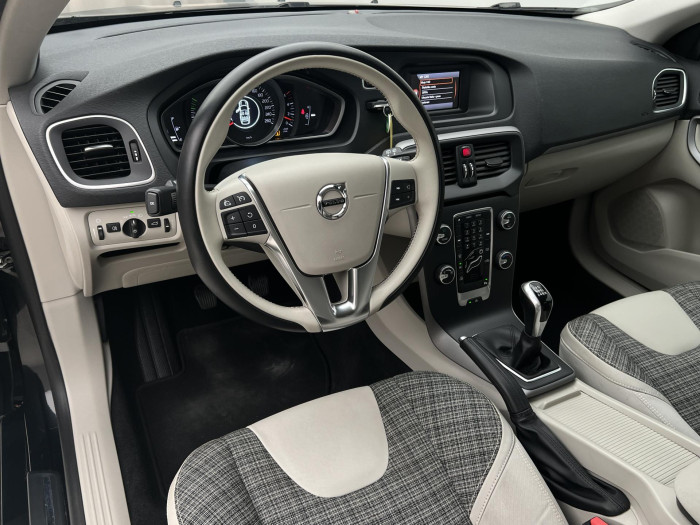 Volvo V40 D3 MOMENTUM CZ 2.0 d Momentum
