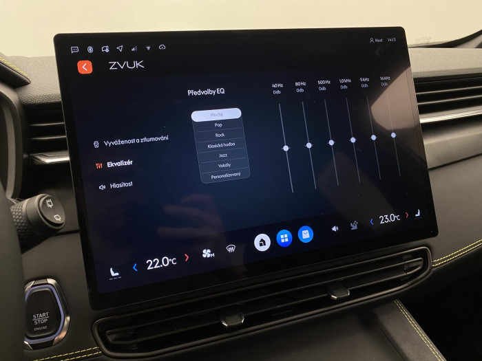 Lynk & Co 01 01 CORE PHEV