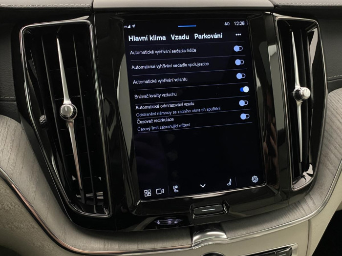 Volvo XC60 B5 AWD ULTIMATE AUT REZERVACE