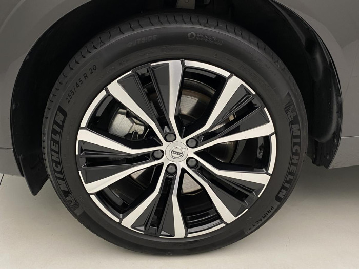 Volvo XC60 B4 AWD DARK ULTIMATE REZERVACE