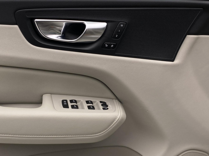 Volvo XC60 B5 AWD DARK PLUS AUT CZ