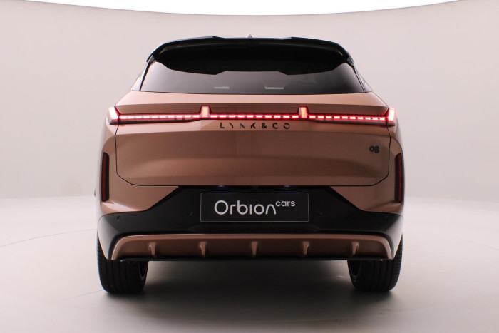 Lynk & Co 08 MORE PHEV