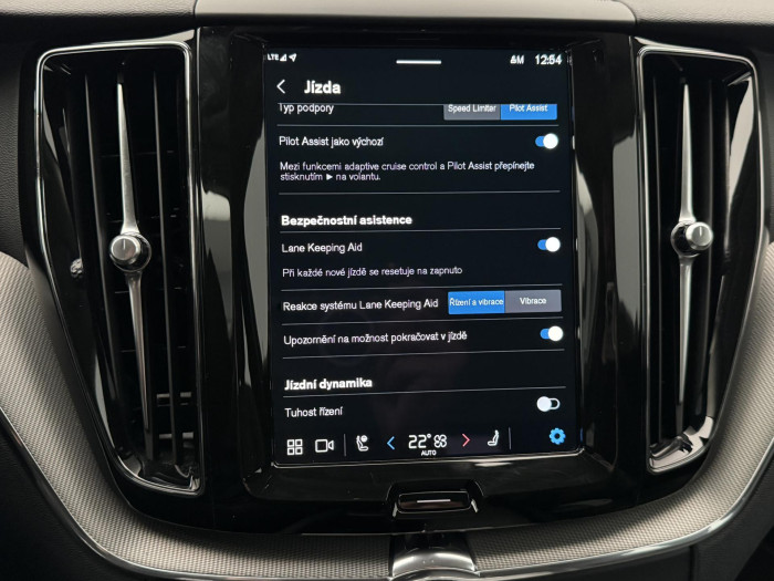 Volvo XC60 B4 AWD PLUS DARK CZ 1.maj