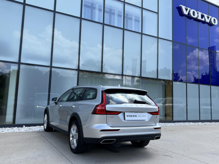 Volvo V60 CROSS COUNTRY B4 AWD REZERVACE