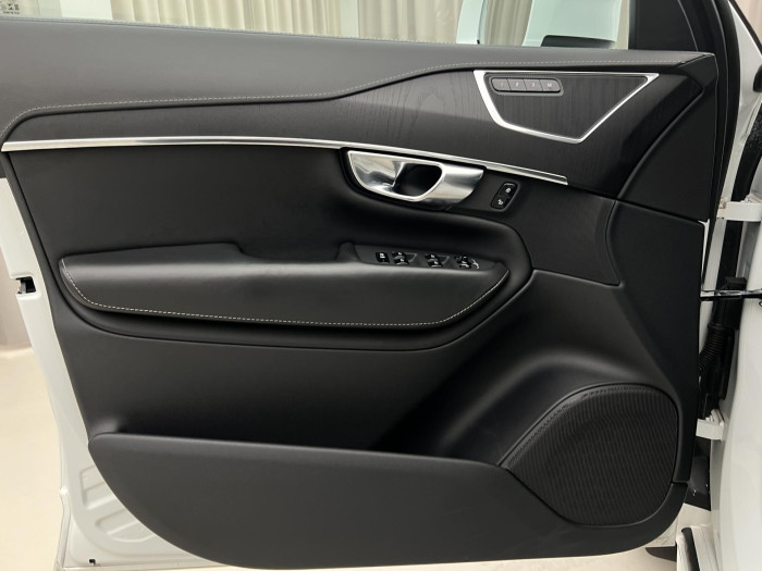 Volvo XC90 B5 AWD R-DESIGN 7MÍSTNÁ AUT