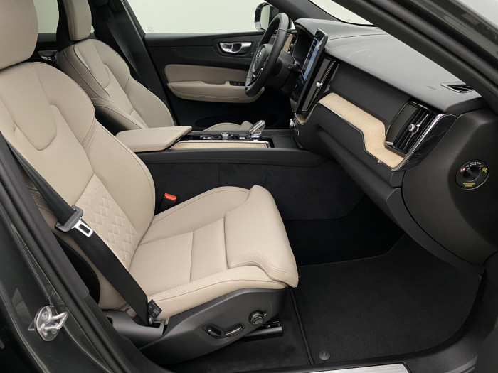 Volvo XC60 B5 AWD AUT DARK PLUS
