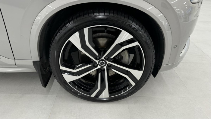 Volvo XC90 B5 AWD ULTIMATE REZERVACE