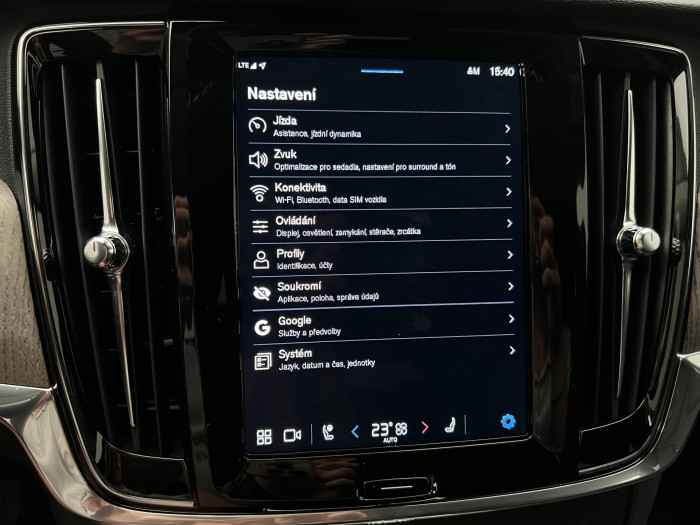 Volvo V90 CC B5 AWD PRO AUT CZ 2.0 CC CC