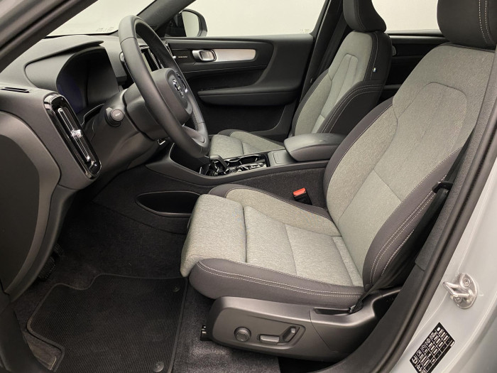 Volvo XC40 B3 DARK PLUS AUT CZ