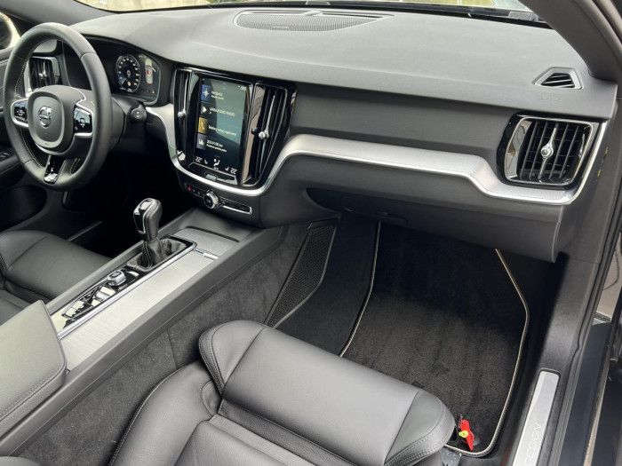 Volvo V60 D4 R-DESIGN NAVIGACE 1.maj. 2.0 d