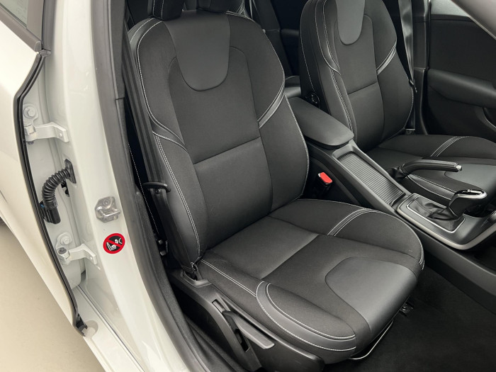 Volvo V40 T2 MOMENTUM AUT CZ 1.5 Momentum