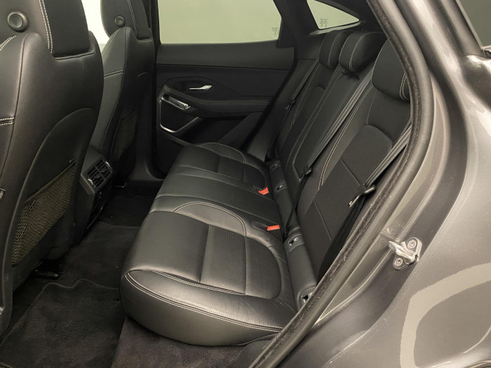 Jaguar E-Pace P300 AWD R-DYNAMIC REZERVACE 2.0 Dynamic