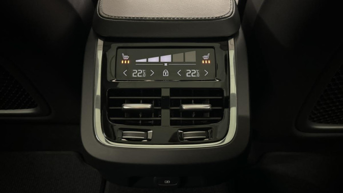 Volvo V90 CROSS COUNTRY B5 REZERVACE