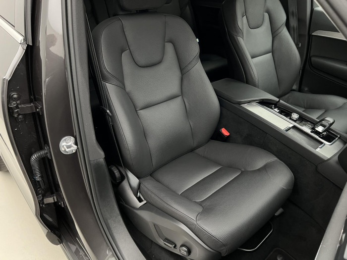 Volvo XC90 B5 AWD CORE 7MÍSTNÁ AUT  CZ
