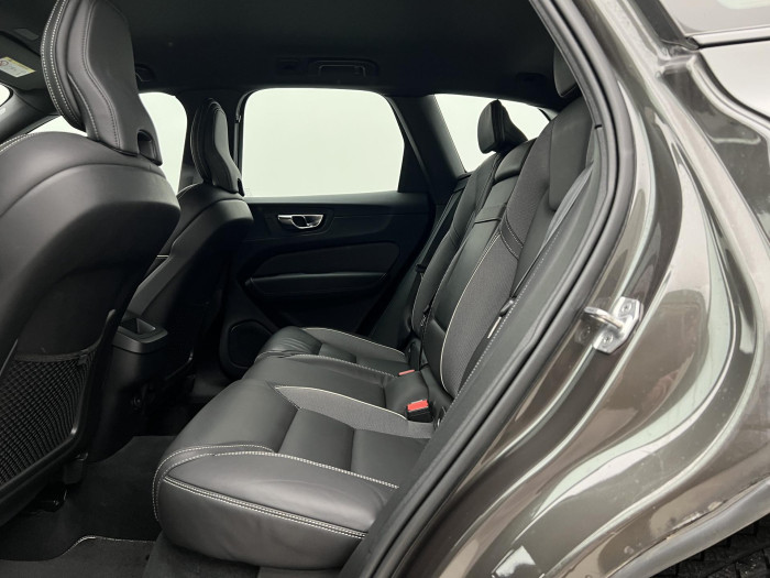 Volvo XC60 B5 AWD R-DESIGN AUT