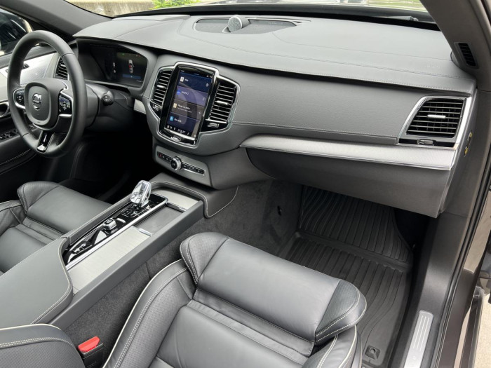 Volvo XC90 B5 AWD DARK ULT. 7MÍSTNÁ Aut